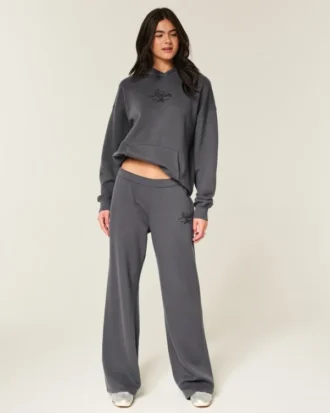 Pantaloni de trening cu picior larg și logo strălucitor