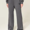 Pantaloni de trening cu picior larg și logo strălucitor