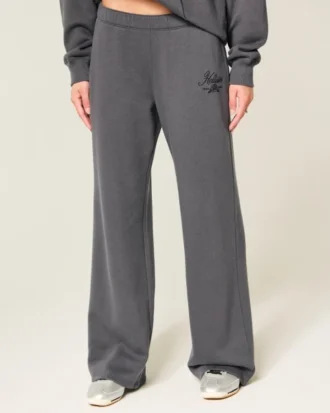 Pantaloni de trening cu picior larg și logo strălucitor