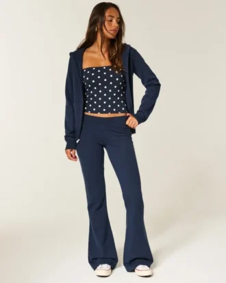 Pantaloni de trening evazați
