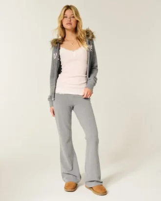 Pantaloni de trening evazați