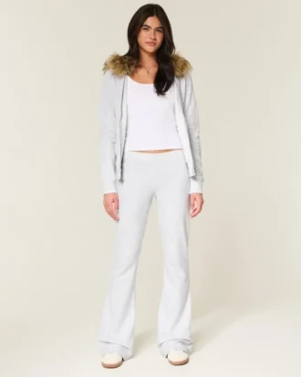 Pantaloni de trening evazați Pantaloni de trening evazați