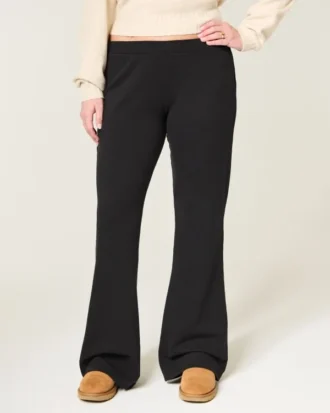 Pantaloni de trening evazați