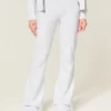 Pantaloni de trening evazați Pantaloni de trening evazați