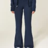 Pantaloni de trening evazați Pantaloni de trening evazați