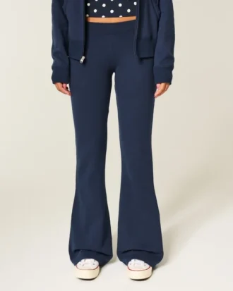 Pantaloni de trening evazați