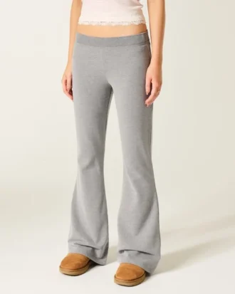 Pantaloni de trening evazați