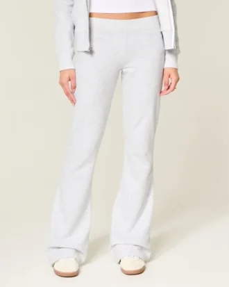 Pantaloni de trening evazați Pantaloni de trening evazați