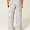 Pantaloni de trening largi camuflați