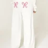 Pantaloni de trening largi cu imprimeu Candy Cane Pantaloni de trening largi cu imprimeu Candy Cane
