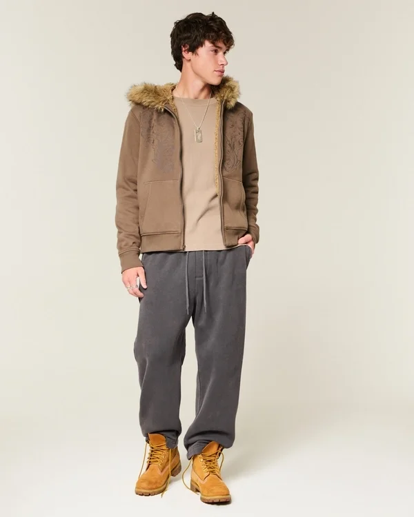 Pantaloni de trening largi cu imprimeu cu stele Pantaloni de trening largi cu imprimeu cu stele