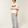 Pantaloni de trening largi cu imprimeu grafic Pantaloni de trening largi cu imprimeu grafic