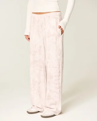 Pantaloni de trening largi cu logo grafic roz camuflaj
