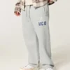 Pantaloni de trening largi cu logo Holiday Vault Release Pantaloni de trening largi cu logo Holiday Vault Release