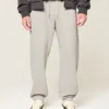Pantaloni de trening largi cu tiv strâns Pantaloni de trening largi cu tiv strâns