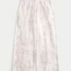 Pantaloni de trening largi, roz, cu imprimeu camuflaj Pantaloni de trening largi, roz, cu imprimeu camuflaj