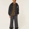 Pantaloni de trening super largi cu imprimeu „Class of 26” Pantaloni de trening super largi cu imprimeu „Class of 26”