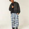 Pantaloni din flanelă cu imprimeu Wolverines de la Universitatea din Michigan Pantaloni din flanelă cu imprimeu Wolverines de la Universitatea din Michigan