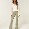 Pantaloni evazați cu talie brodată ultra joasă Pantaloni evazați cu talie brodată ultra joasă