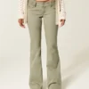 Pantaloni evazați cu talie brodată ultra joasă Pantaloni evazați cu talie brodată ultra joasă