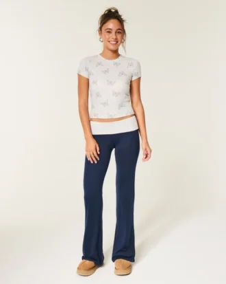 Pantaloni evazați cu talie pliată, din tricot confortabil Pantaloni evazați cu talie pliată, din tricot confortabil