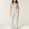 Pantaloni evazați cu talie pliată, din tricot confortabil Pantaloni evazați cu talie pliată, din tricot confortabil