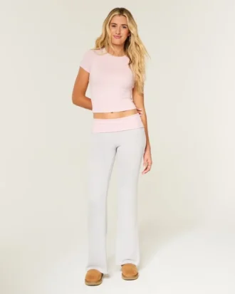 Pantaloni evazați cu talie pliată, din tricot confortabil Pantaloni evazați cu talie pliată, din tricot confortabil