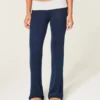 Pantaloni evazați cu talie pliată, din tricot confortabil Pantaloni evazați cu talie pliată, din tricot confortabil
