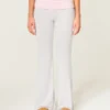 Pantaloni evazați cu talie pliată, din tricot confortabil Pantaloni evazați cu talie pliată, din tricot confortabil