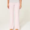 Pantaloni evazați cu talie pliată, din tricot confortabil Pantaloni evazați cu talie pliată, din tricot confortabil