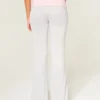 Pantaloni evazați cu talie pliată, din tricot confortabil Pantaloni evazați cu talie pliată, din tricot confortabil