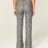 Pantaloni evazați cu talie pliată, din tricot confortabil Pantaloni evazați cu talie pliată, din tricot confortabil