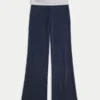 Pantaloni evazați cu talie pliată, din tricot confortabil Pantaloni evazați cu talie pliată, din tricot confortabil