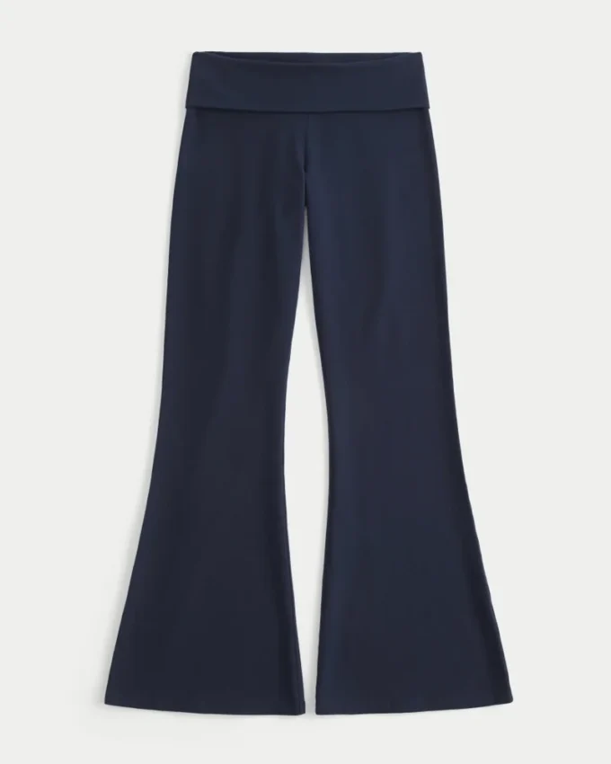 Pantaloni evazați cu talie pliată și imprimeu Aloha Pantaloni evazați cu talie pliată și imprimeu Aloha