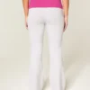 Pantaloni evazați cu talie pliată și imprimeu hibiscus Pantaloni evazați cu talie pliată și imprimeu hibiscus