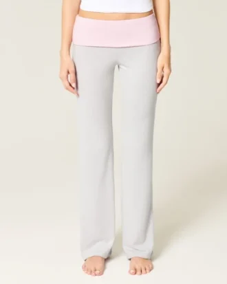 Pantaloni evazați din tricot cu talie pliată