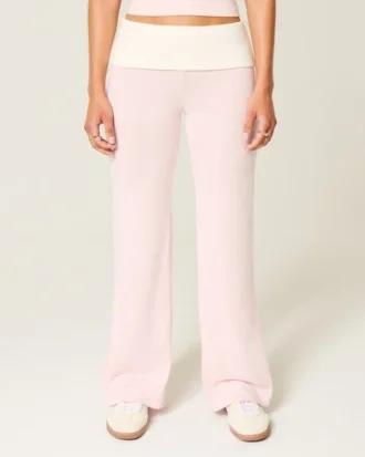 Pantaloni evazați din tricot cu talie pliată