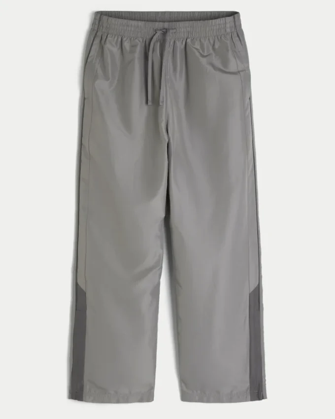 Pantaloni largi de trening