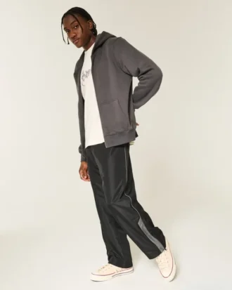 Pantaloni largi de trening Pantaloni largi de trening