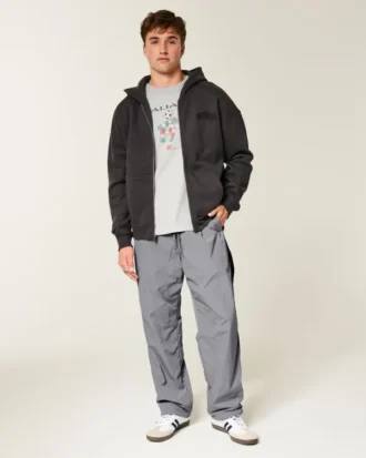 Pantaloni largi de trening