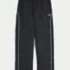 Pantaloni largi de trening