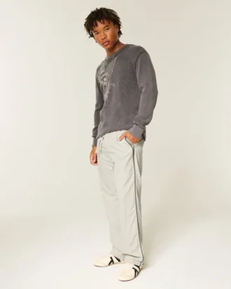 Pantaloni largi de trening