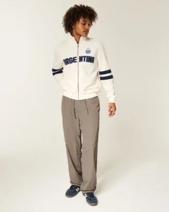 Pantaloni largi de trening