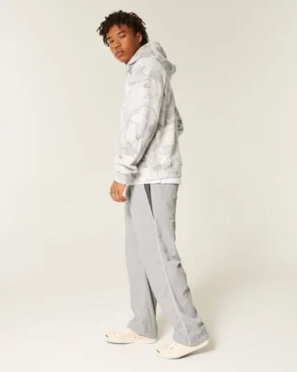 Pantaloni largi de trening