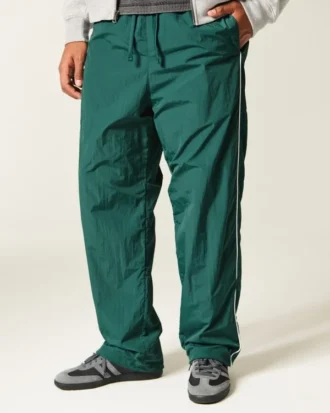 Pantaloni largi de trening