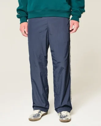Pantaloni largi de trening