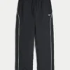 Pantaloni largi de trening