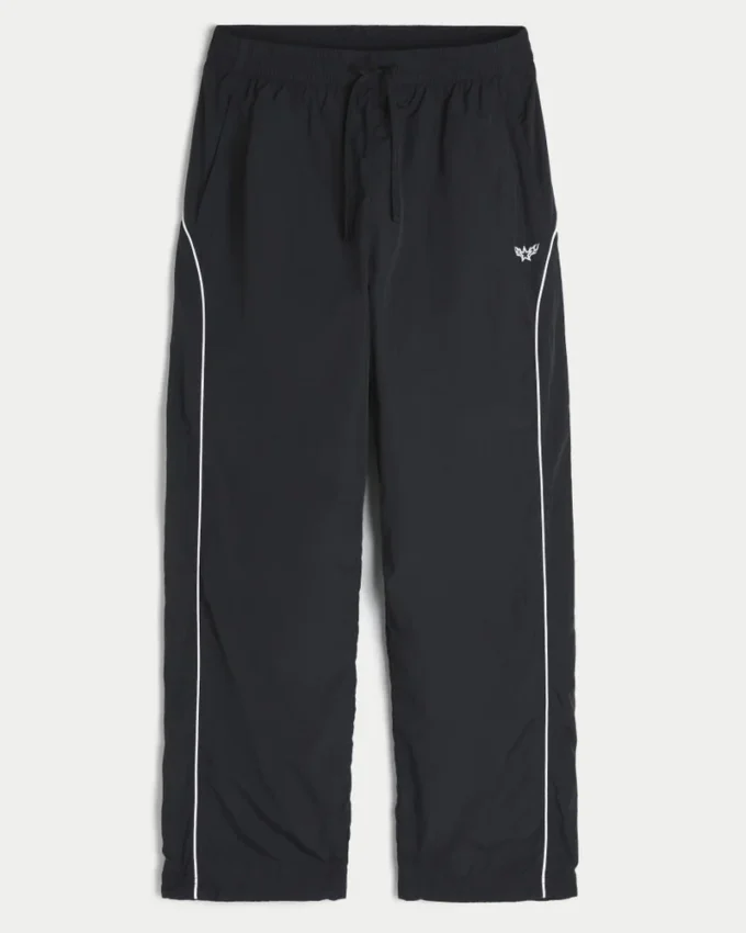 Pantaloni largi de trening