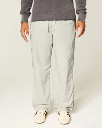 Pantaloni largi de trening