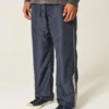 Pantaloni largi de trening